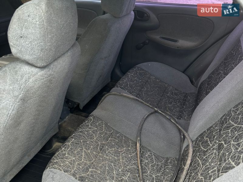 Седан Daewoo Lanos 2004 в Лановцах