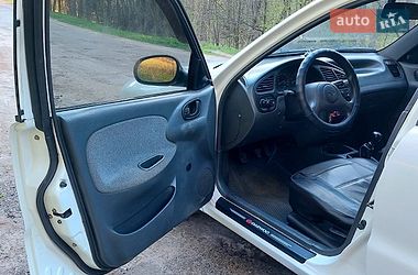 Седан Daewoo Lanos 2004 в Тростянці
