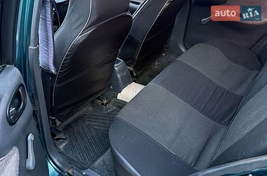 Седан Daewoo Lanos 2003 в Будах