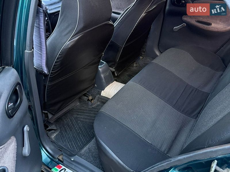 Седан Daewoo Lanos 2003 в Будах