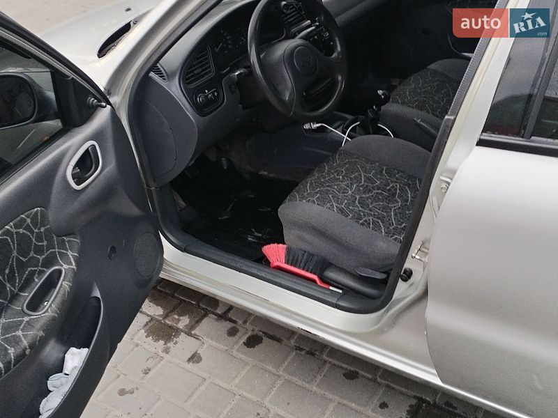 Седан Daewoo Lanos 2003 в Львове