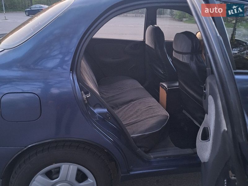 Седан Daewoo Lanos 2001 в Полтаве