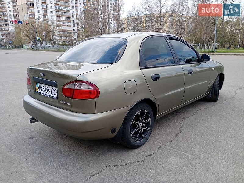 Седан Daewoo Lanos 2004 в Киеве