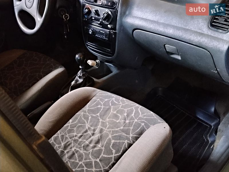 Седан Daewoo Lanos 2002 в Толстом