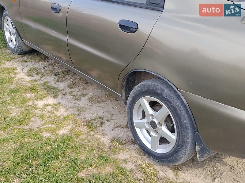Седан Daewoo Lanos 2002 в Толстом