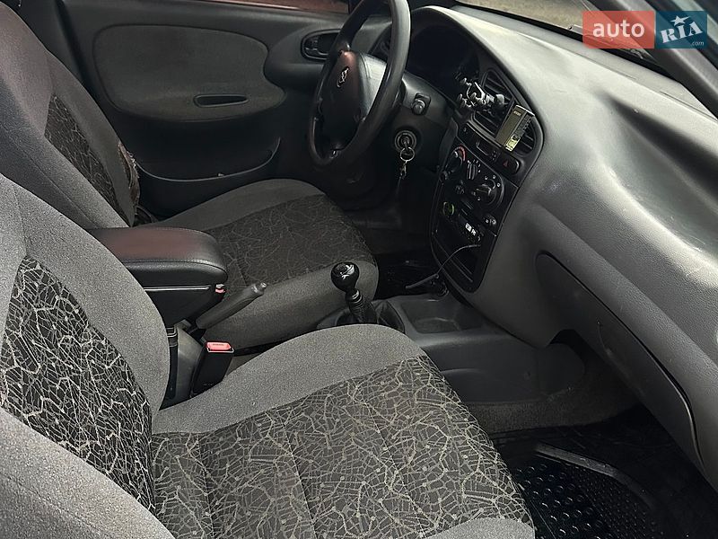 Седан Daewoo Lanos 2004 в Харкові