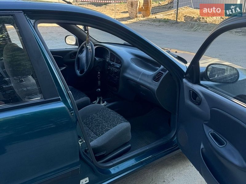 Седан Daewoo Lanos 2004 в Львове