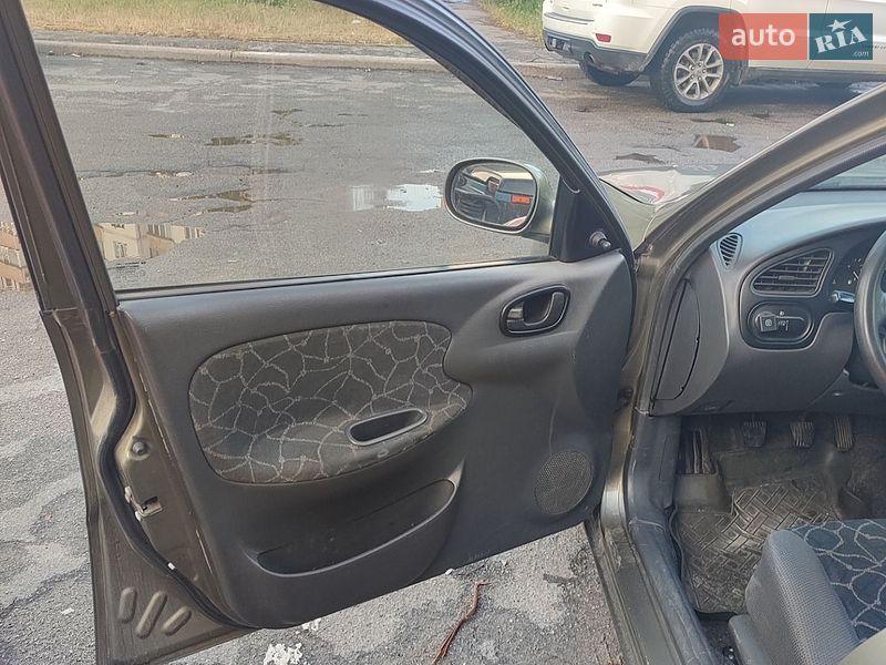 Седан Daewoo Lanos 2003 в Києві