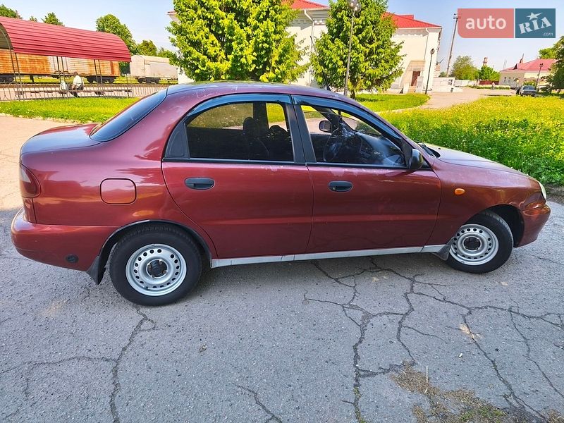 Седан Daewoo Lanos 2004 в Ромнах