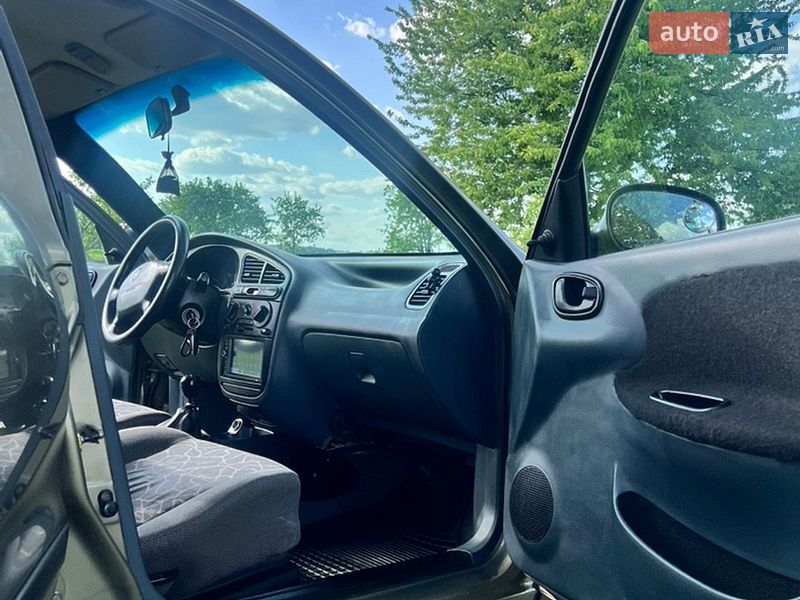 Седан Daewoo Lanos 2003 в Луцьку