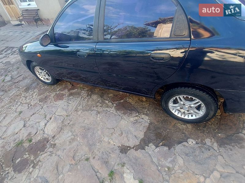 Седан Daewoo Lanos 2003 в Дружбі
