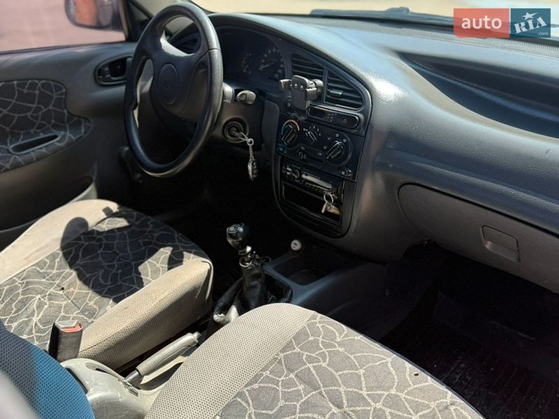 Седан Daewoo Lanos 2002 в Харькове