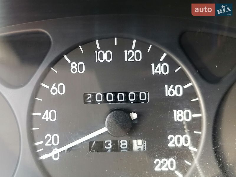 Седан Daewoo Lanos 2002 в Кривом Роге