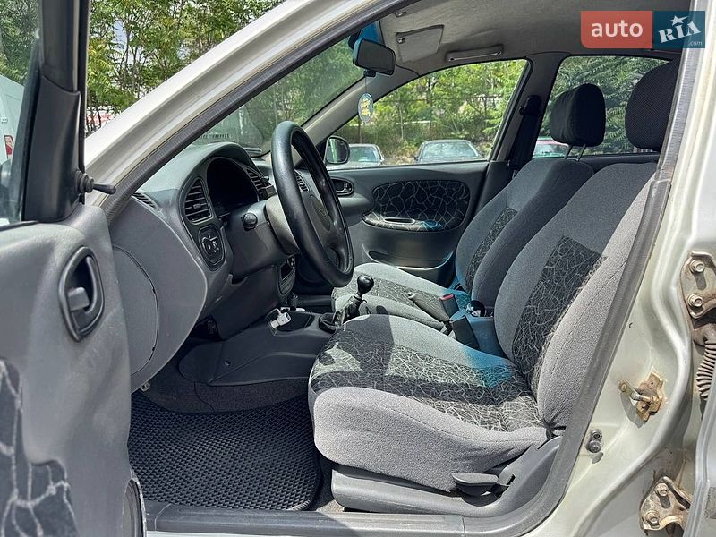 Седан Daewoo Lanos 2004 в Дніпрі