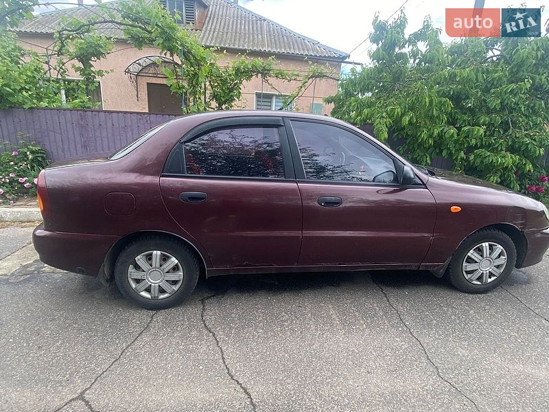 Седан Daewoo Lanos 2012 в Ржищеві
