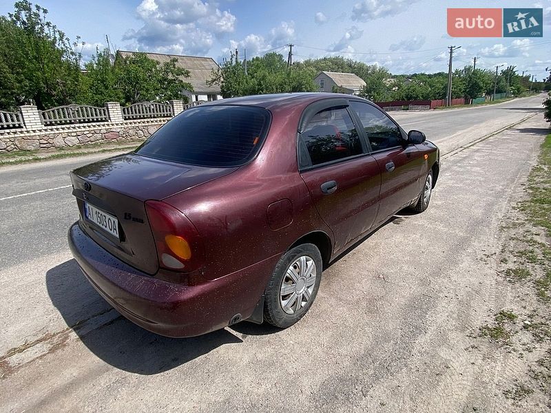 Седан Daewoo Lanos 2012 в Ржищеві