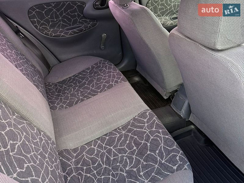 Седан Daewoo Lanos 2003 в Полтаві