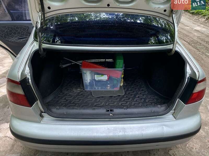 Седан Daewoo Lanos 2003 в Люботині