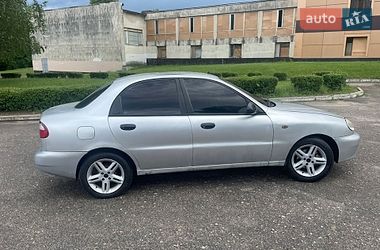 Седан Daewoo Lanos 2004 в Лозовій