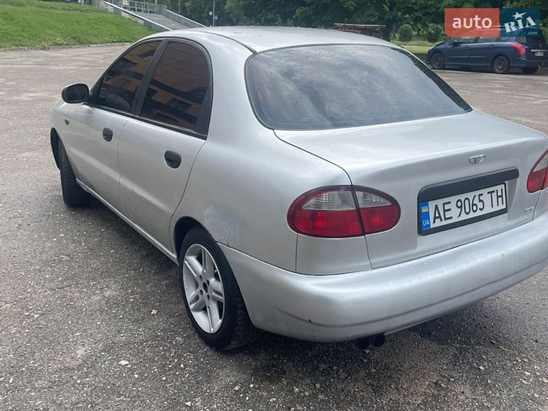 Седан Daewoo Lanos 2004 в Лозовій
