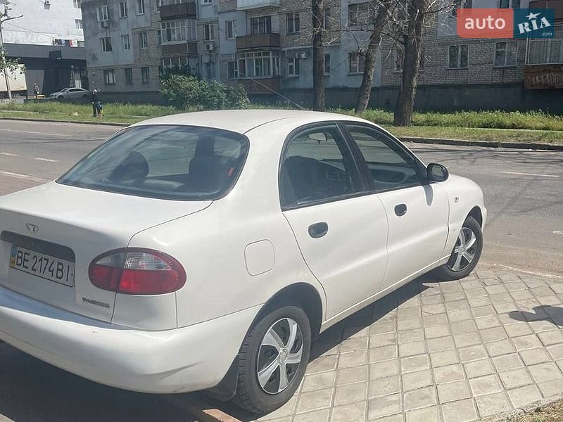 Седан Daewoo Lanos 2002 в Миколаєві