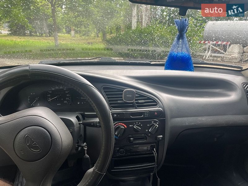 Седан Daewoo Lanos 2004 в Широкому