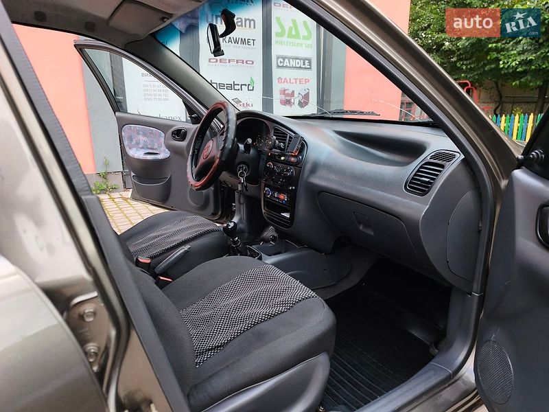 Седан Daewoo Lanos 2001 в Коломые