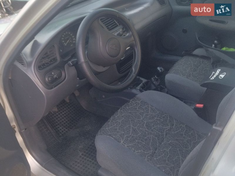 Седан Daewoo Lanos 2004 в Днепре