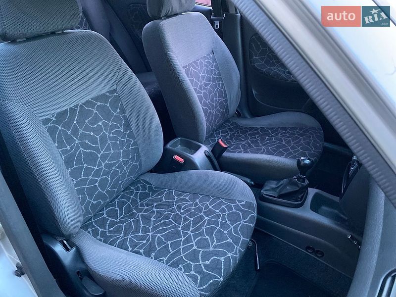 Седан Daewoo Lanos 2004 в Киеве