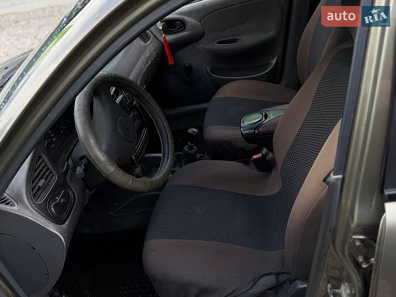 Седан Daewoo Lanos 2004 в Івано-Франківську