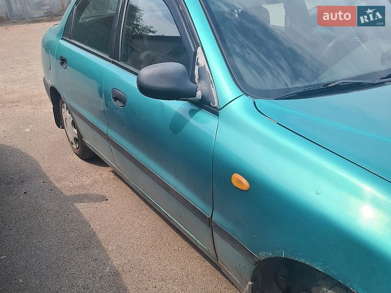 Седан Daewoo Lanos 1998 в Львове