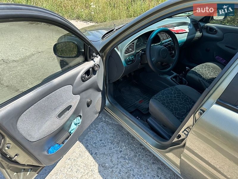 Седан Daewoo Lanos 2004 в Дніпрі