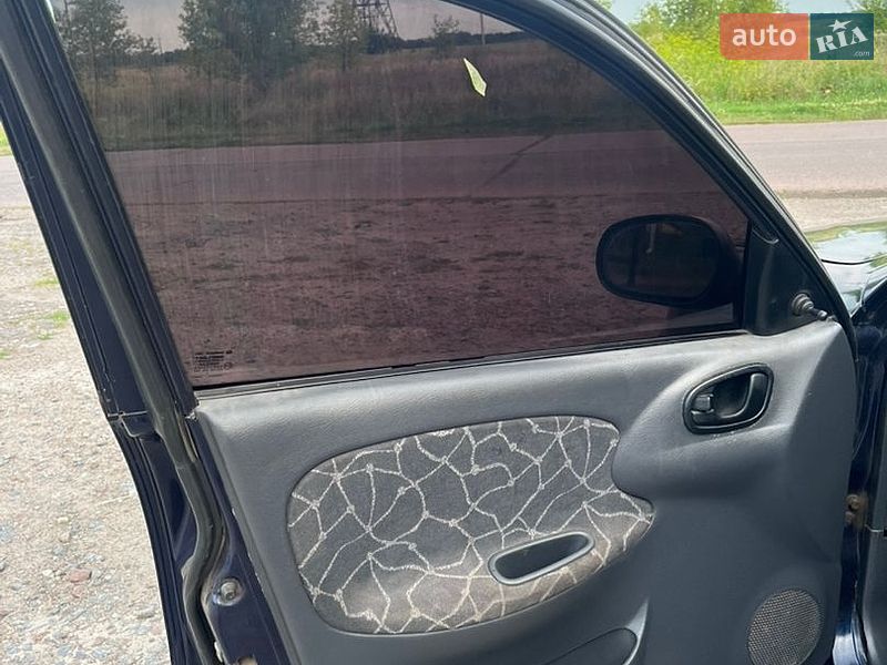 Седан Daewoo Lanos 2003 в Варві