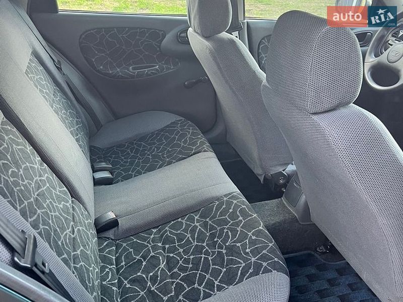 Седан Daewoo Lanos 2004 в Дніпрі