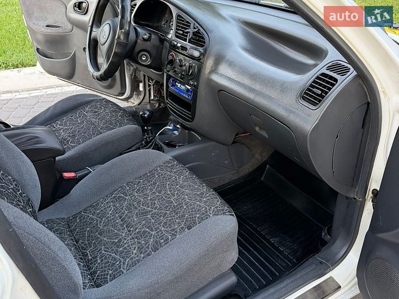 Седан Daewoo Lanos 2004 в Дніпрі