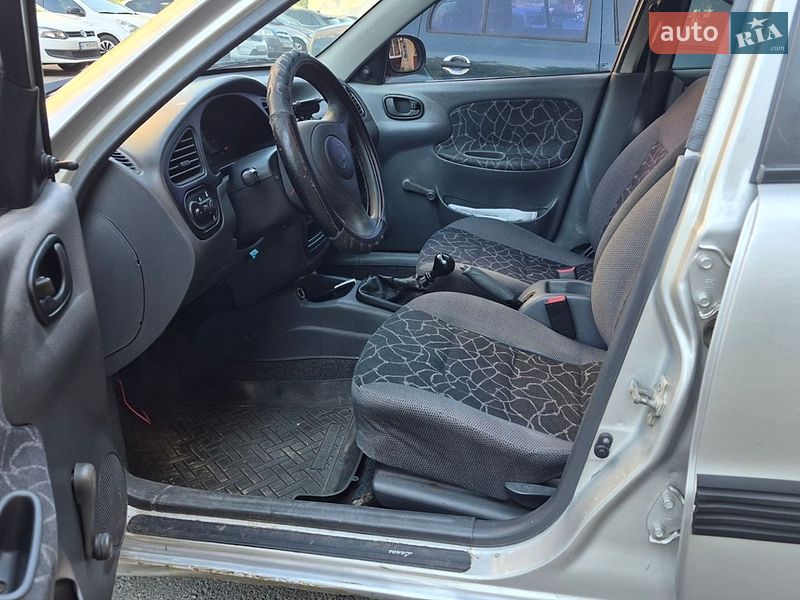Седан Daewoo Lanos 2004 в Киеве