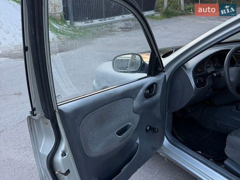 Седан Daewoo Lanos 2005 в Львові