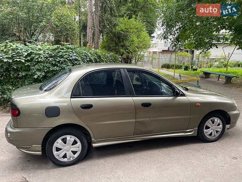 Седан Daewoo Lanos 2002 в Ровно