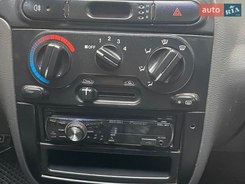 Седан Daewoo Lanos 2002 в Ровно