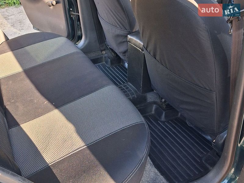Седан Daewoo Lanos 2004 в Борисполі