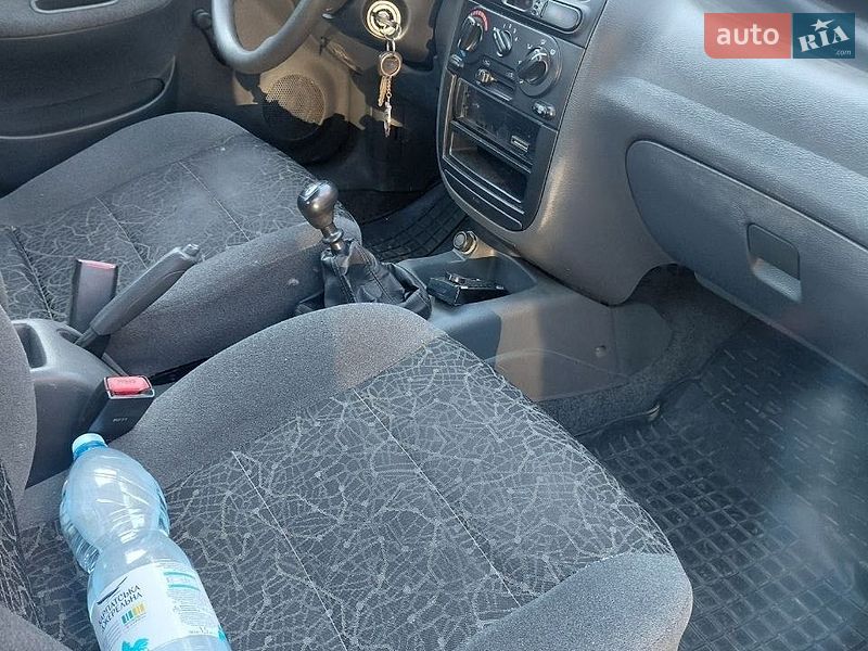 Седан Daewoo Lanos 2004 в Макарові