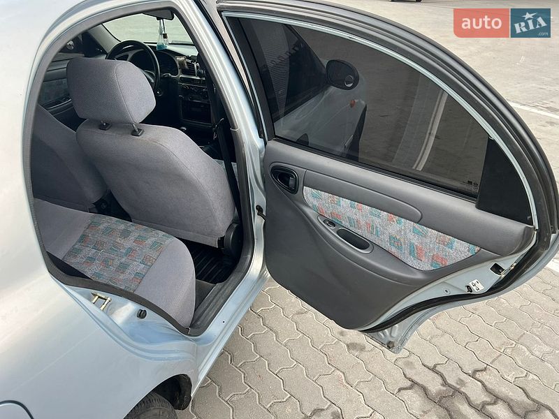 Седан Daewoo Lanos 2004 в Черкасах