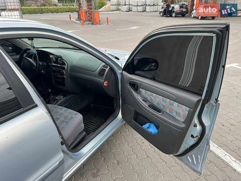 Седан Daewoo Lanos 2004 в Черкасах