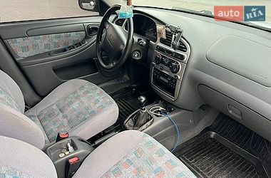 Седан Daewoo Lanos 2004 в Черкасах