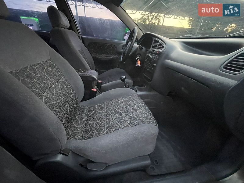 Седан Daewoo Lanos 2003 в Миколаєві