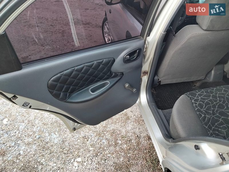 Седан Daewoo Lanos 2003 в Шишаках