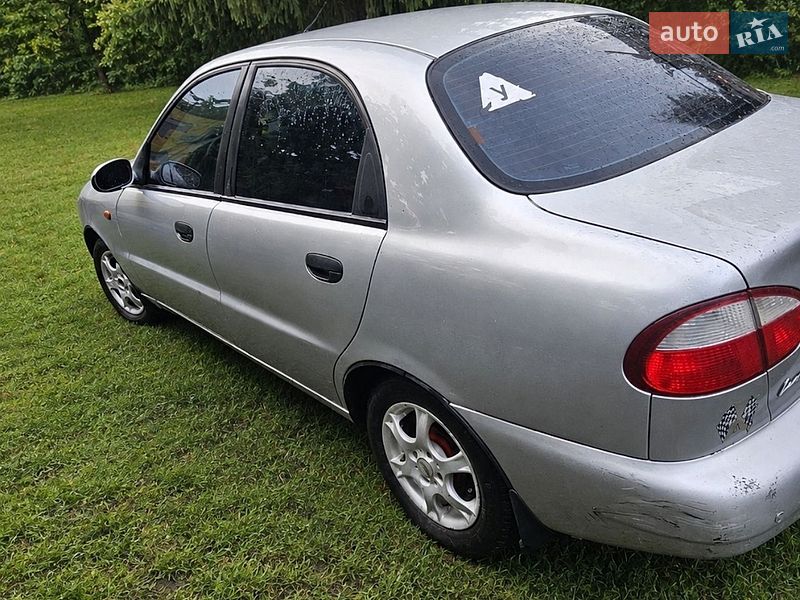 Седан Daewoo Lanos 2002 в Хусте