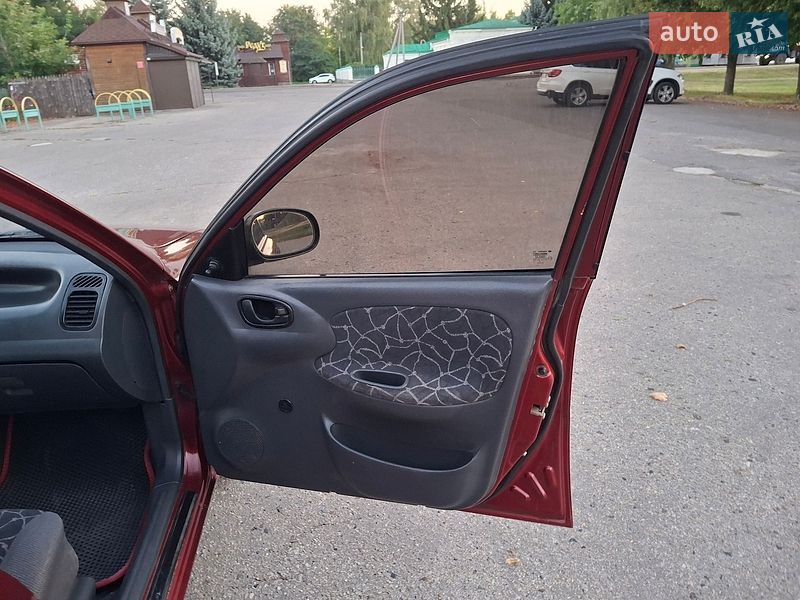Седан Daewoo Lanos 2003 в Полтаве