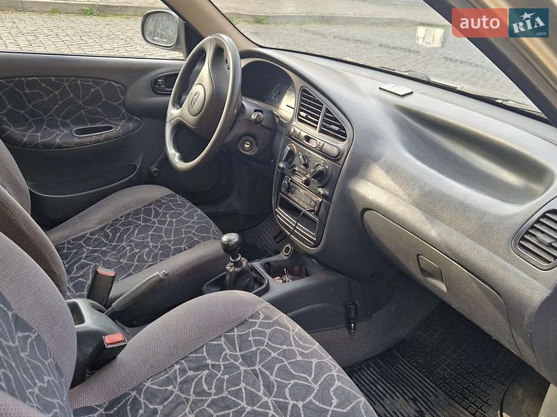 Седан Daewoo Lanos 2002 в Хусті