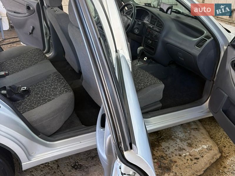 Седан Daewoo Lanos 2012 в Житомире